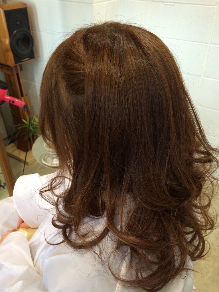 2月13日記事「石原さとみ風アレンジ」ウエーブがかかったロングヘア・簡単アレンジ