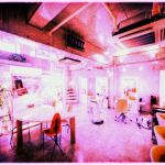 ジャムウ店内ピンク色加工した写真