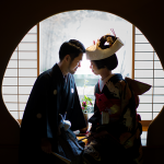 和装のシルエット写真